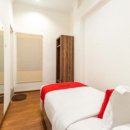 Готель Reddoorz @ Binjai Екстер'єр фото