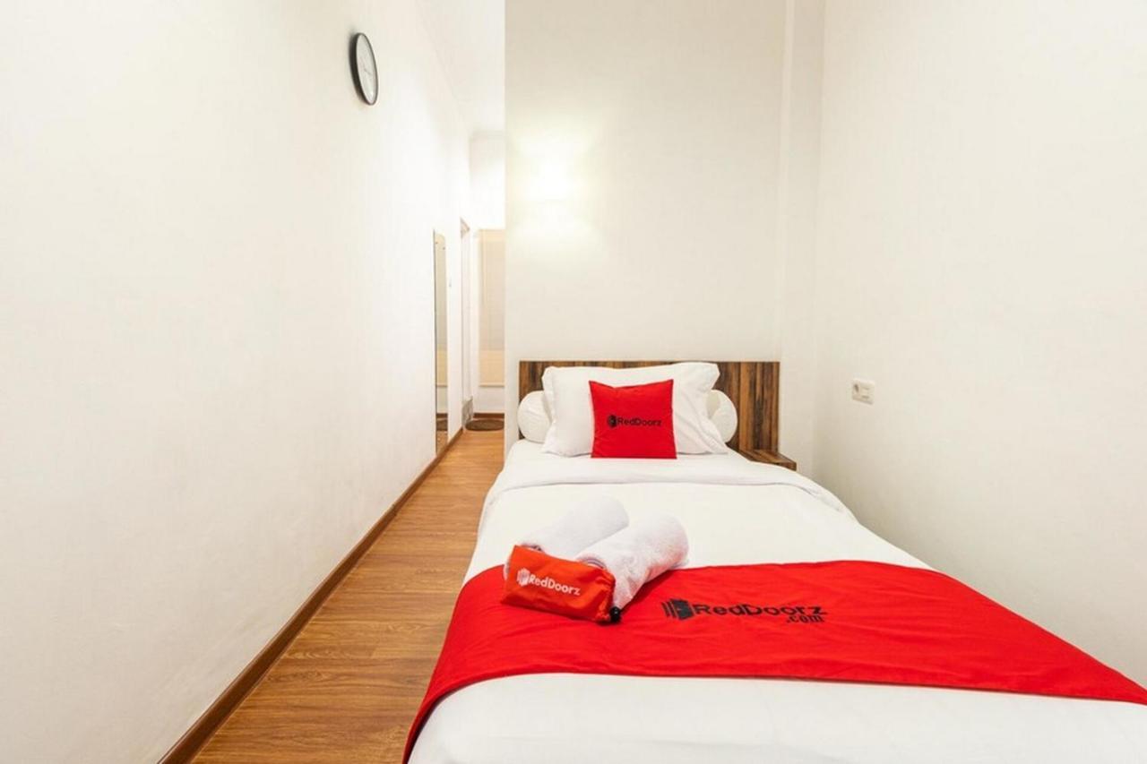 Готель Reddoorz @ Binjai Екстер'єр фото